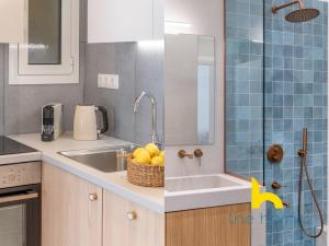 Koukaki Elegance - Athenian Retreat near Acropolis