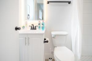 Stylish & Cozy Retreat Near USC & Downtown LA