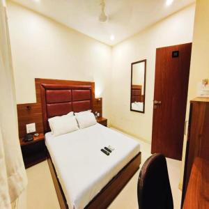 Avion Palace Near Bombay Exhibition Centre