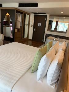 Luxury Suite Room by Atlas X