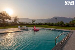 StayVistas Hillside Meadows - Mountainside Retreat with Farm View, Pool & Deck, Lawn & Gazebo