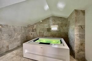 Maisons de vacances Magnificent Bourgeois House Renovated with Elegance and Art Deco Style : photos des chambres