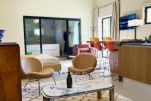 Maisons de vacances Magnificent Bourgeois House Renovated with Elegance and Art Deco Style : Maison de Vacances