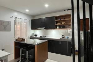 Relaxing 2BR Corner Home with Calming Lanai Area