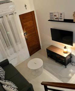 Relaxing 2BR Corner Home with Calming Lanai Area