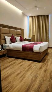 hotel pearl wood