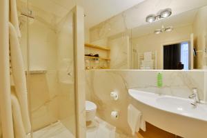 Comfort King Room room in Best Western Premier Hotel Victoria