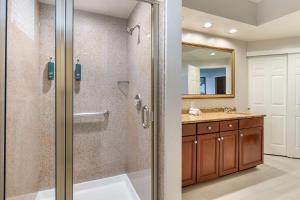 2 Bedroom 1 King 2 Twins Suite Roll-in Shower room in Grande Villas Resort By Diamond Resorts