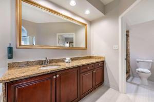 2 Bedroom 1 King 2 Twins Suite Accessible Tub room in Grande Villas Resort By Diamond Resorts