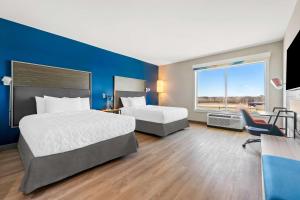 Queen Room with Two Queen Beds - Hearing Access room in Tru by Hilton Dixon