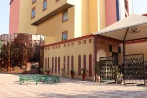 Pink Pearl Hotel - Begās