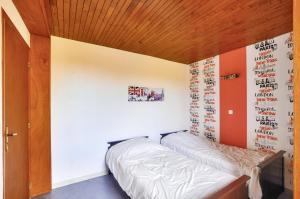 Maisons de vacances Charmante maison en pierre avec piscine pour 6 : photos des chambres