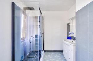 Maisons de vacances Charmante maison en pierre avec piscine pour 6 : photos des chambres