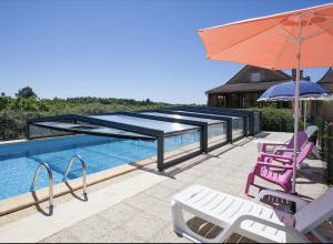 Maisons de vacances Charmante maison en pierre avec piscine pour 6 : photos des chambres