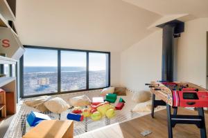 6 adultes et 2 enfants - piscine et accès plage direct