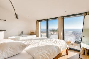 6 adultes et 2 enfants - piscine et accès plage direct