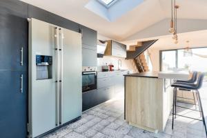 6 adultes et 2 enfants - piscine et accès plage direct