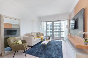 Relaxing 1-Bedroom With Stunning View of a City Skyline in Downtown