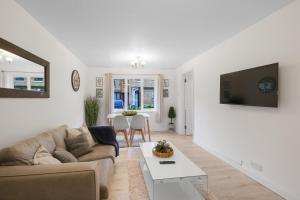 Charming 2-bedroom, 1-Bathroom Apartment in Transom Square