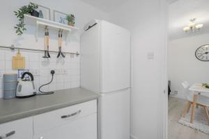 Charming 2-bedroom, 1-Bathroom Apartment in Transom Square