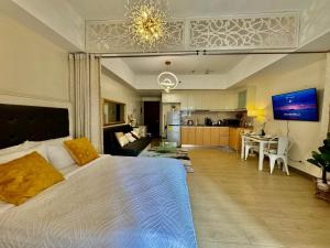 Cozy Home at Venice Luxury BGC