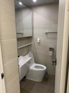 Center city view Apartment private house Basic for 2 people City Airport 7 minutes Recently renewed