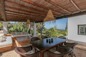 Sunset villa with pool and seaview