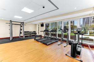 Waves - Modern Studio with Stunning Lake Views in JLT