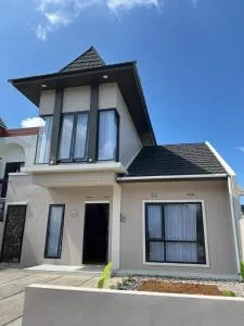 OSH! Omah Syariah Homestay - Вонособо