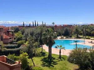 Your Getaway Oasis in the Lush Resort - Sfiani