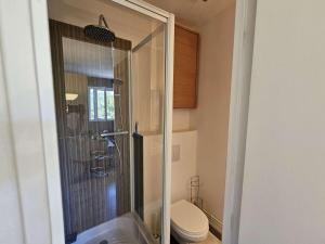 Studio moderne au calme, piscine dans la résidence, lave linge