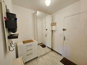 Studio moderne au calme, piscine dans la résidence, lave linge