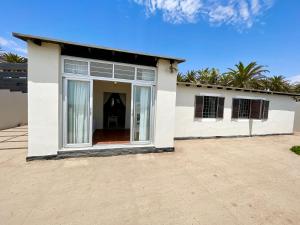 Sashalon Beachfront Cottage