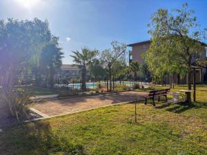 Appartements SELECT-soHOME- Appartement pour 3 personnes dans une residence neuve - Piscine et parking prive - SOLEA : photos des chambres