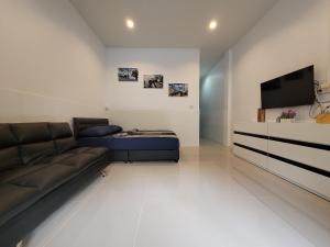 Happy Day, 2 bedroom home for up to 6 people