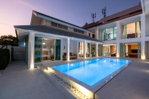 White Pool Villa Chiangmai