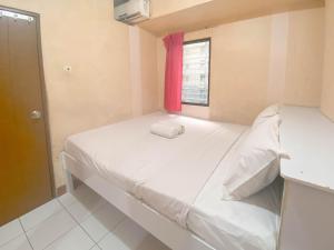 Homey 2BR Apartment Gateway Ahmad Yani Cicadas By Travelio