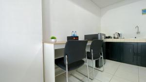 Good and Warm 1BR at Boutique Kemayoran Apartment By Travelio