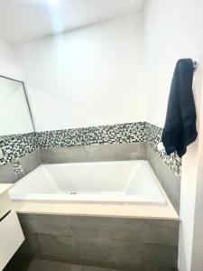 2 bedroom Coastal Appartment 50 m walk to the beach