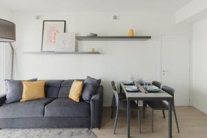 GoHost - Modern and Bright Apartments with Terrace and Balcony