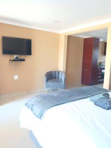 Precious Estates Quartz- Township