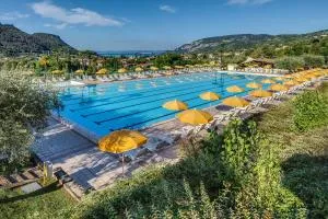 加尔达博亚诺度假酒店 - 科斯特曼诺