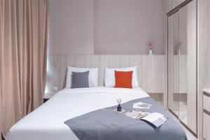 Good Place and Cozy Studio at Brooklyn Alam Sutera Apartment By Travelio