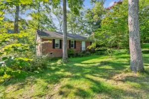 Charming Family Retreat with Scenic Views home - Flat Run