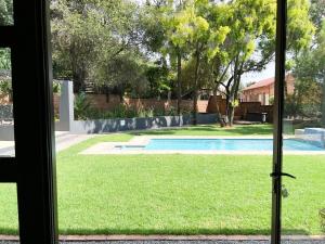 Afrique134 Willow Tree Private Garden Suite