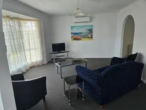 Newly Renovated & peaceful surrounds - Loganholme