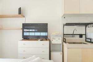 Comfortable Studio at Sky House BSD Apartment next to AEON Mall By Travelio