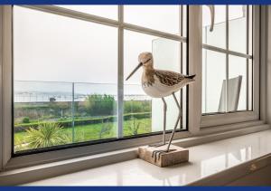 4 Bed Retreat with Balcony & Estuary views