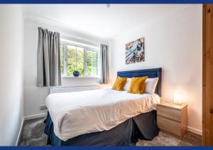 4 Bed Retreat with Balcony & Estuary views