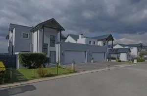 Cozy and Stylish Retreat in the Heart of Sandton - Chartwell